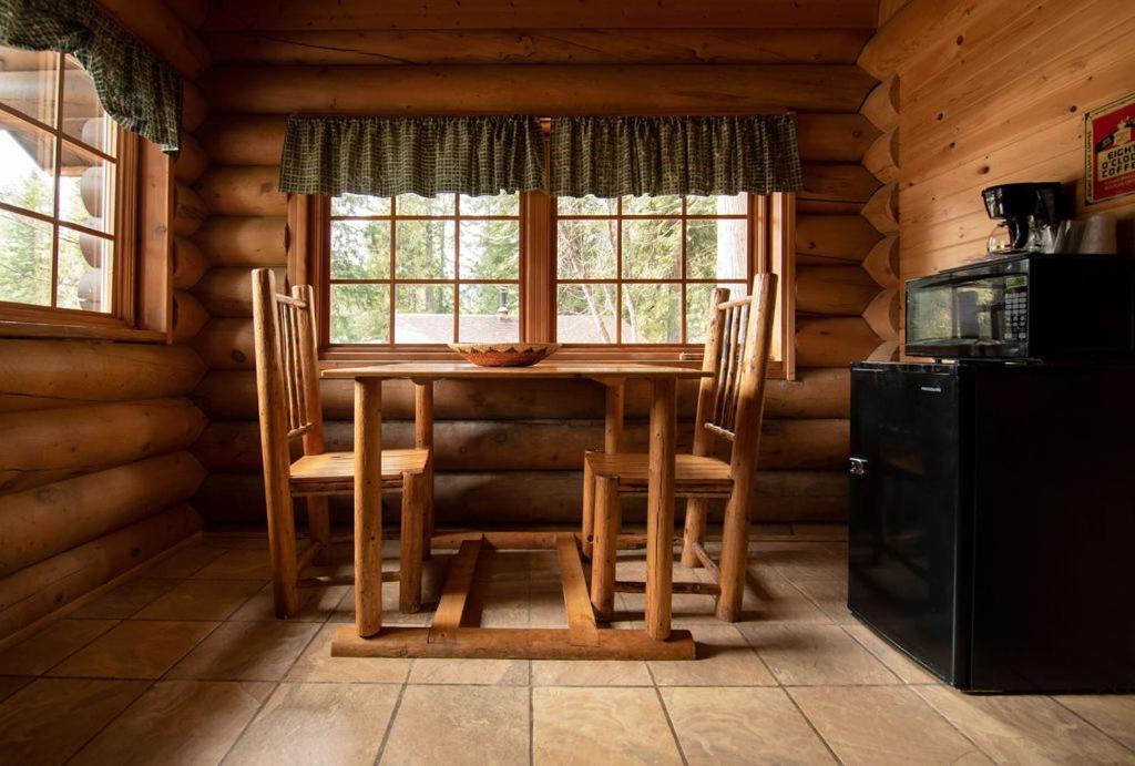 Lochsa Lodge Лоло Номер фото